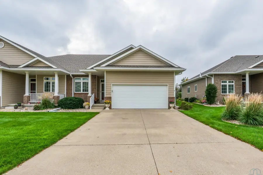 162 Brookline Trail, Dakota Dunes, SD 57049 - #2