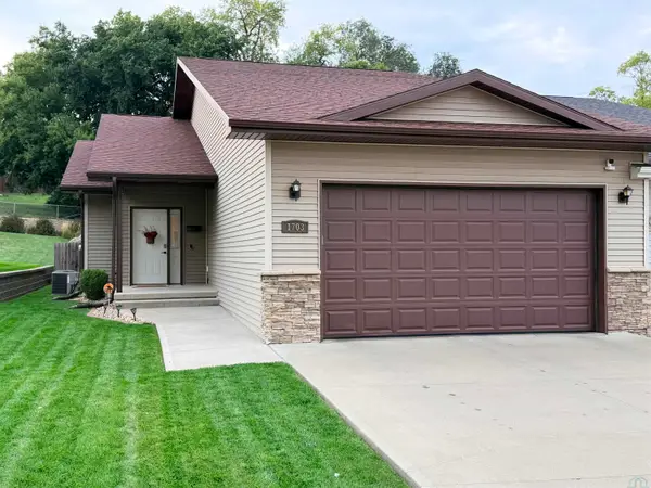 1703 S Saint Aubin St, Sioux City, IA 51106