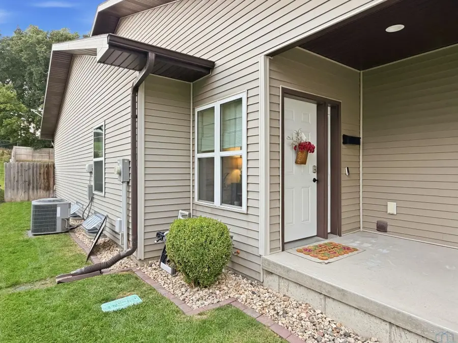 1703 S Saint Aubin St, Sioux City, IA 51106 - #2