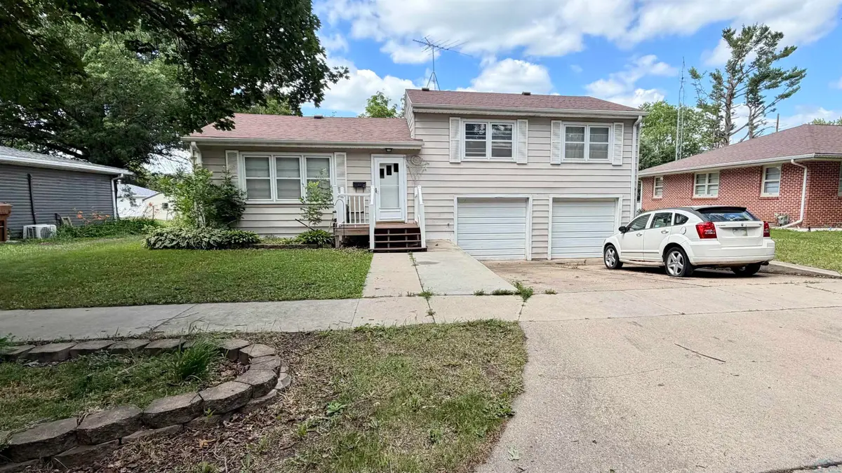 25 N WINDSOR CIR, Storm Lake, IA 50588 - #1