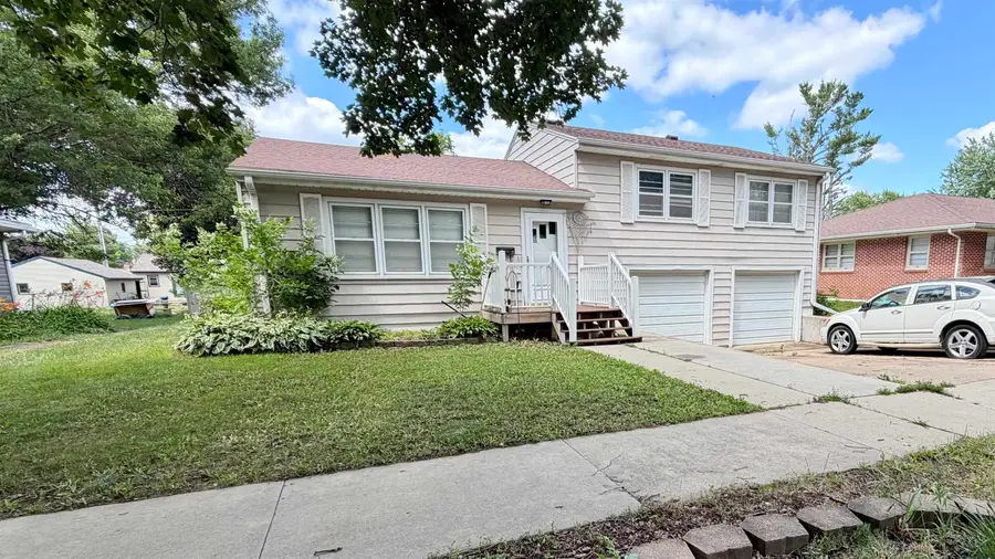 25 N WINDSOR CIR, Storm Lake, IA 50588 - #2