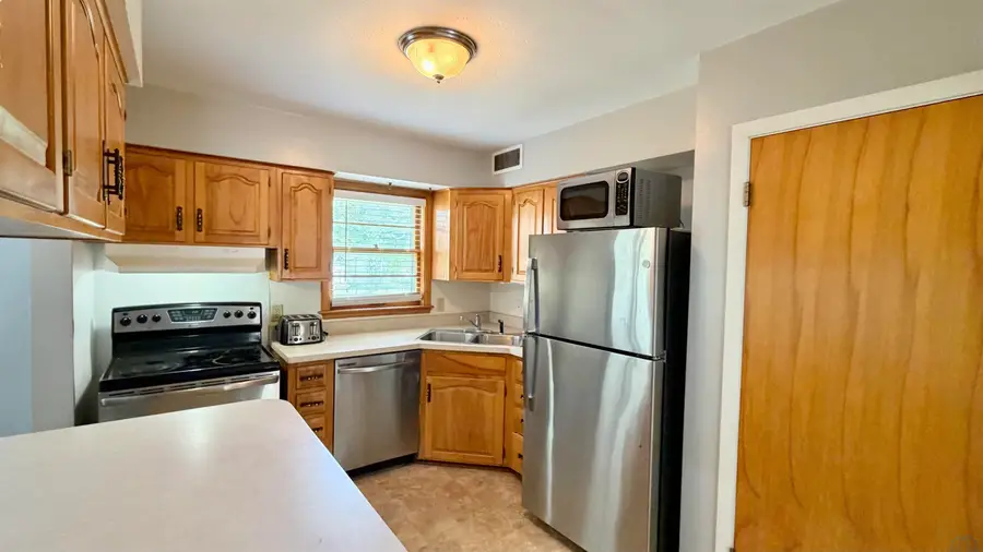 25 N WINDSOR CIR, Storm Lake, IA 50588 - #3