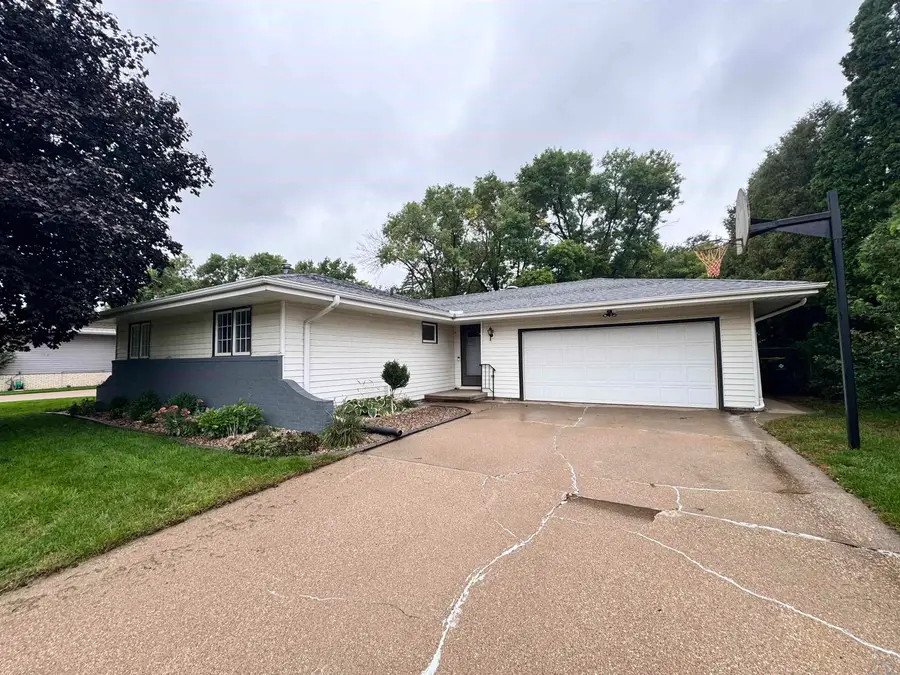 3309 Lancelot Lane, Sioux City, IA 51106 - #3