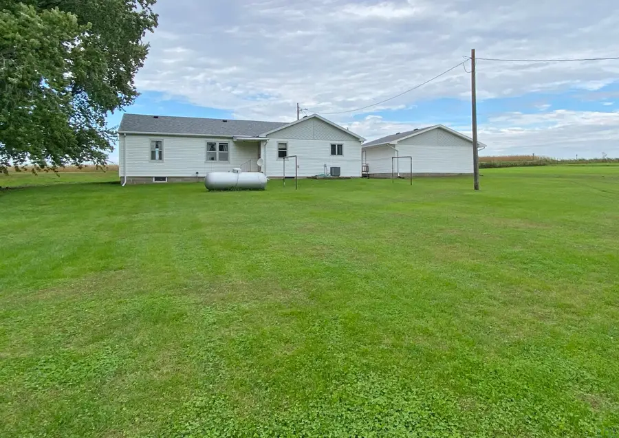 22932 C16, Akron, IA 51001 - #2