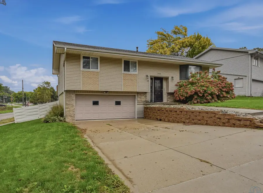 3131 S Oleander Street, Sioux City, IA 51106 - #3