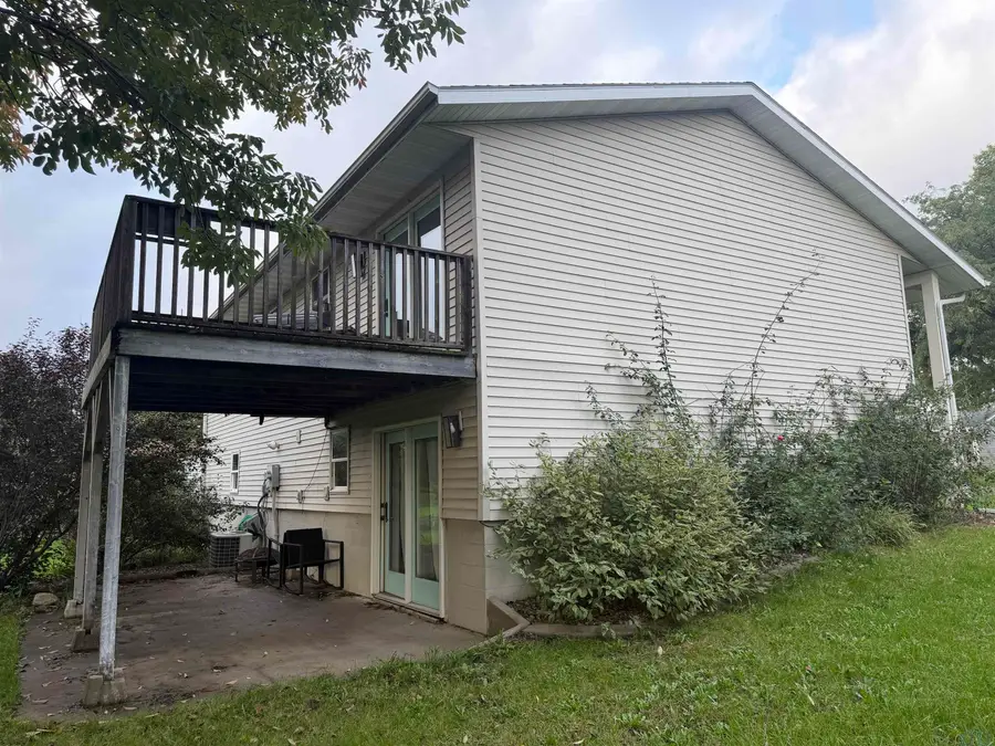 881 Country Club Dr, Akron, IA 51001 - #3