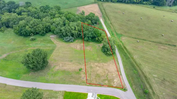 5651 S Roswell St, Sioux City, IA 51106