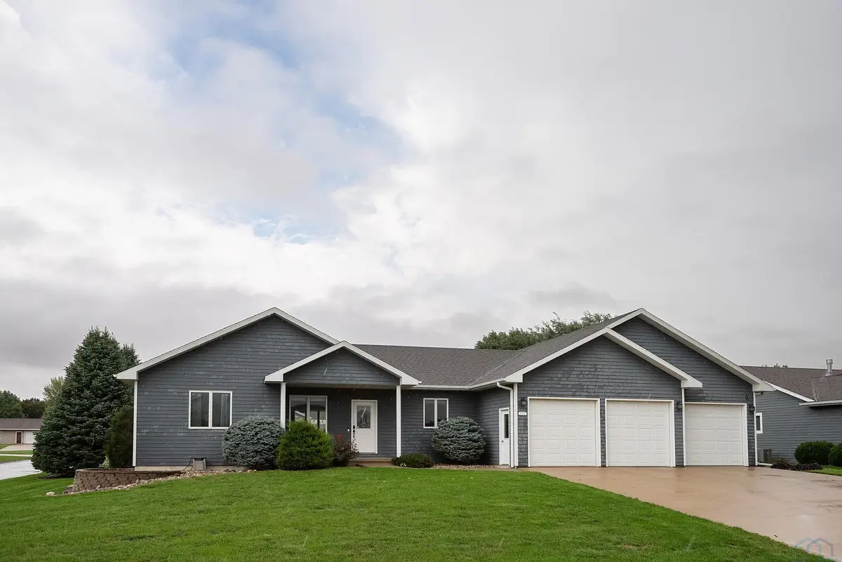 701 11TH ST SE, Orange City, IA 51041 - #1