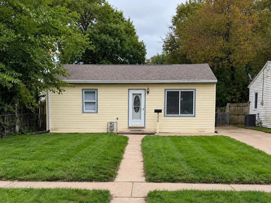 208 S Prescott, Sioux City, IA 51103 - #3