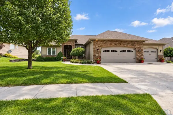 2524 Castles Gate Dr, Sioux City, IA 51106