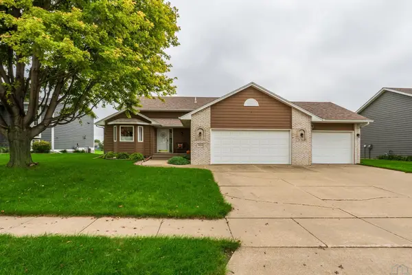 1804 Jack Nicklaus Dr, Elk Point, SD 57025