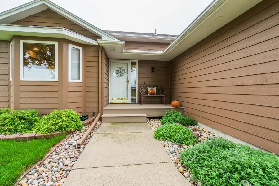1804 Jack Nicklaus Dr, Elk Point, SD 57025 - #2