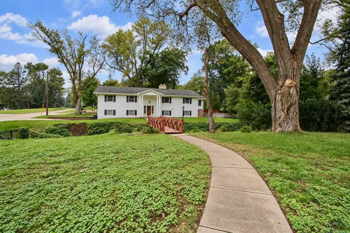 4601 Country Club Blvd, Sioux City, IA 51104 - #1