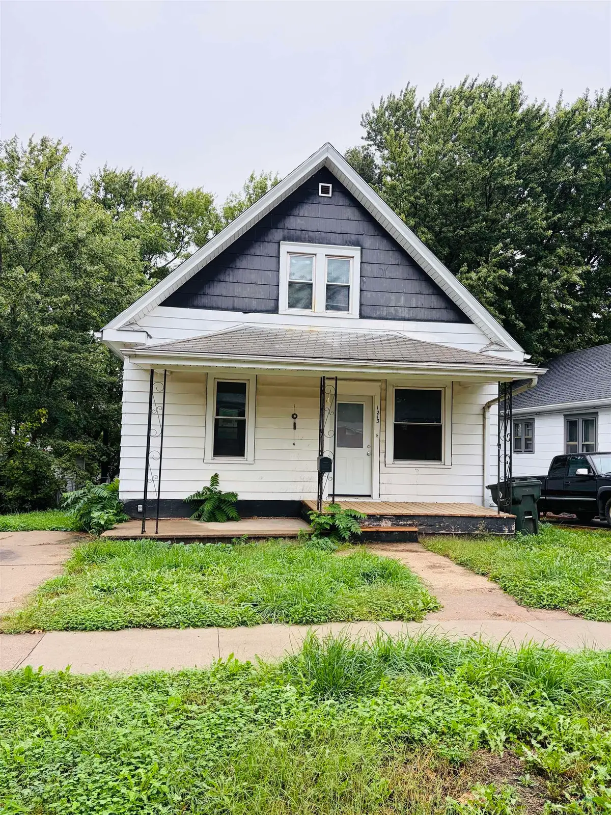 1213 S HELEN ST, Sioux City, IA 51106 - #1