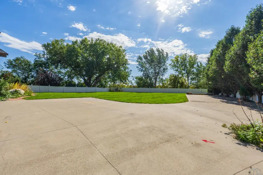 1621 Hiawatha Trail, Sioux City, IA 51104 - #3