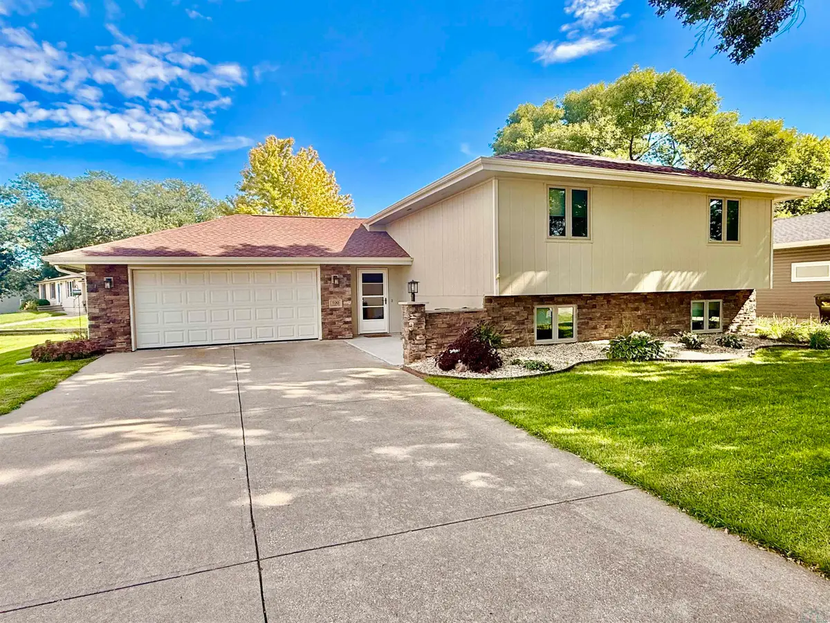 100 GOLDEN DRIVE, Sergeant Bluff, IA 51054 - #1