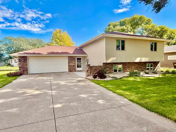 100 GOLDEN DRIVE, Sergeant Bluff, IA 51054
