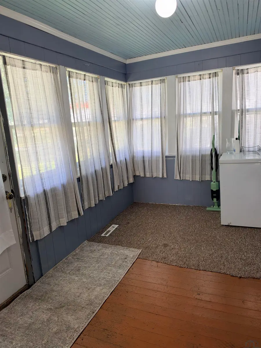 715 GENESEO ST, Storm Lake, IA 50588 - #2