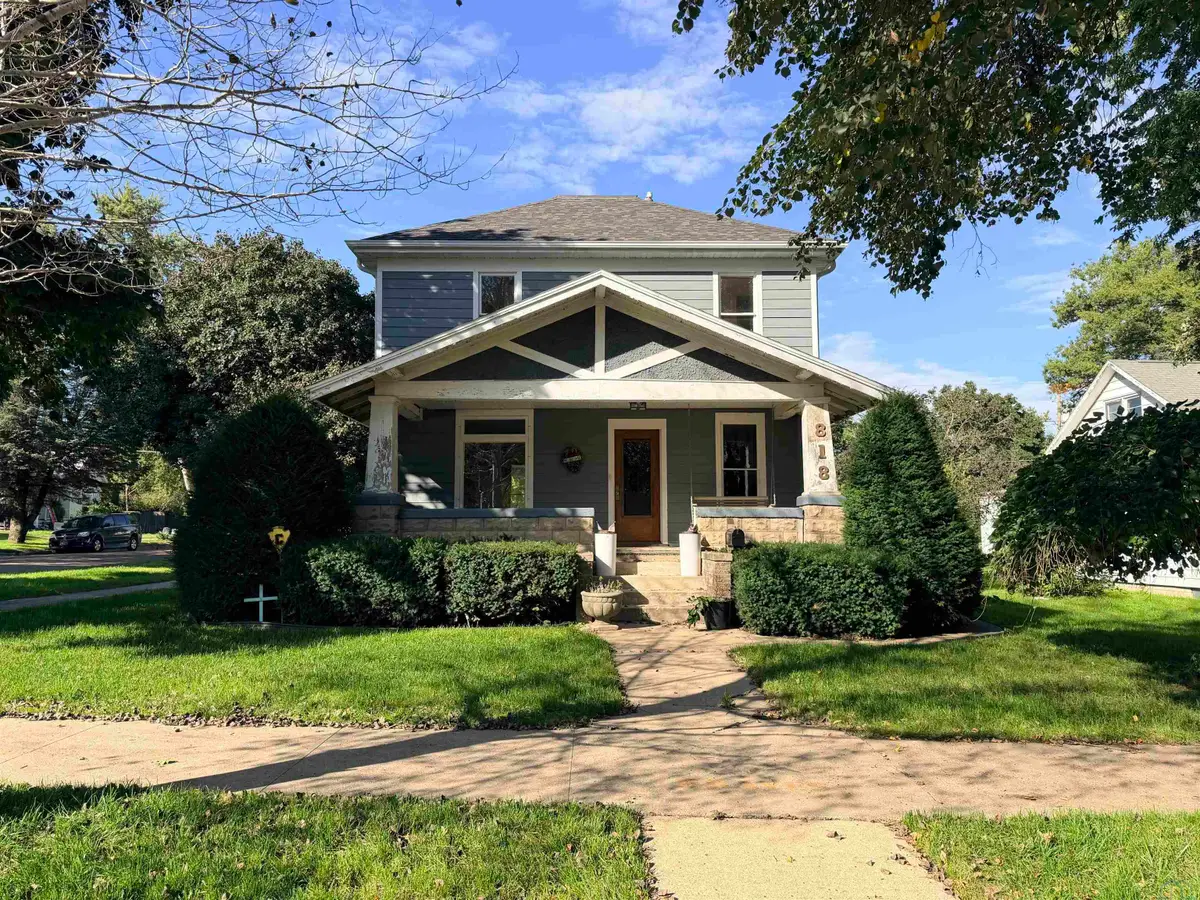 818 W CEDAR ST, Cherokee, IA 51012 - #1