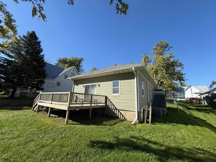 317 SUMMIT ST, Pierson, IA 51048 - #2