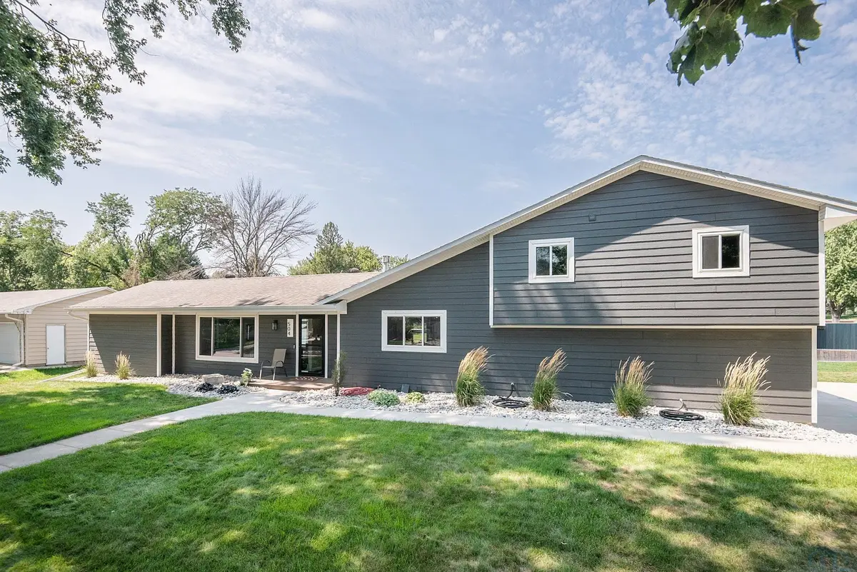 504 FLORIDA AVE SW, Orange City, IA 51041 - #1