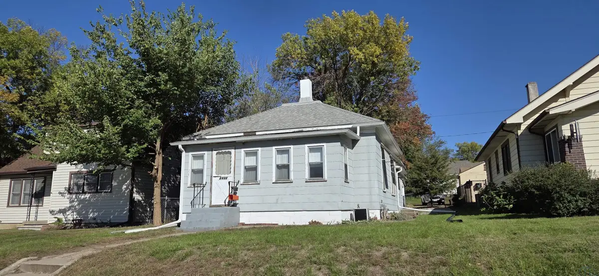 3433 Glenn Ave, Sioux City, IA 51106 - #1
