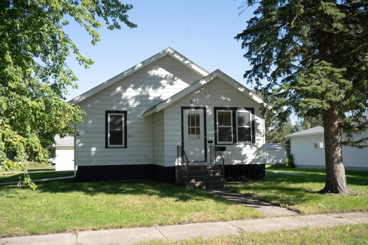 310 4th Ave NW, Pocahontas, IA 50574 - #1