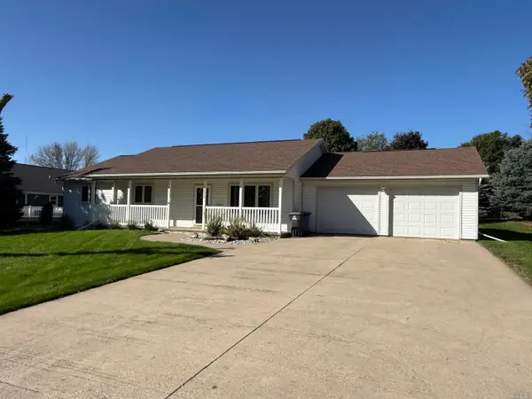 1573 5th Ave SE, Sioux Center, IA 51250