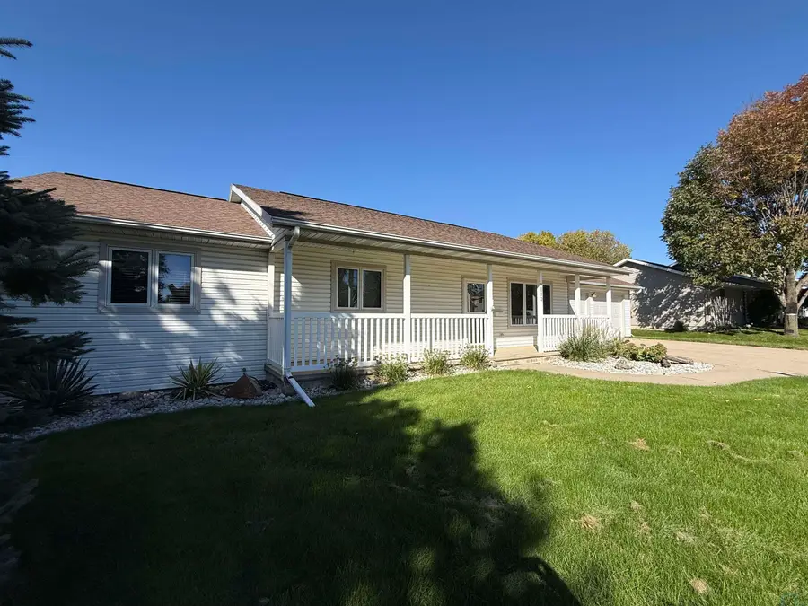 1573 5th Ave SE, Sioux Center, IA 51250 - #3