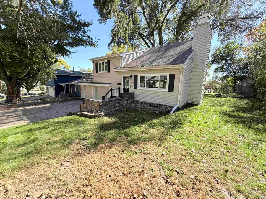 3704 Seger Ave., Sioux City, IA 51106 - #3