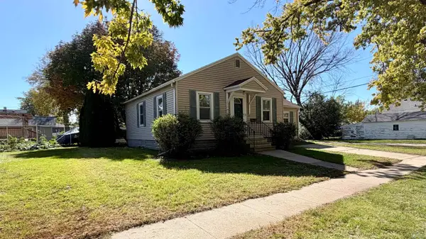 104 E 9TH ST, Storm Lake, IA 50588