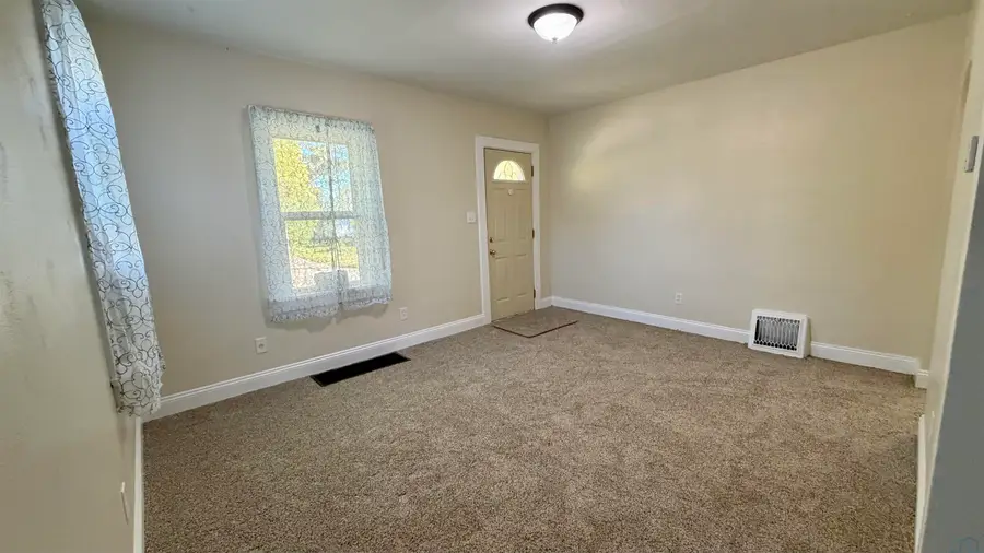 104 E 9TH ST, Storm Lake, IA 50588 - #3