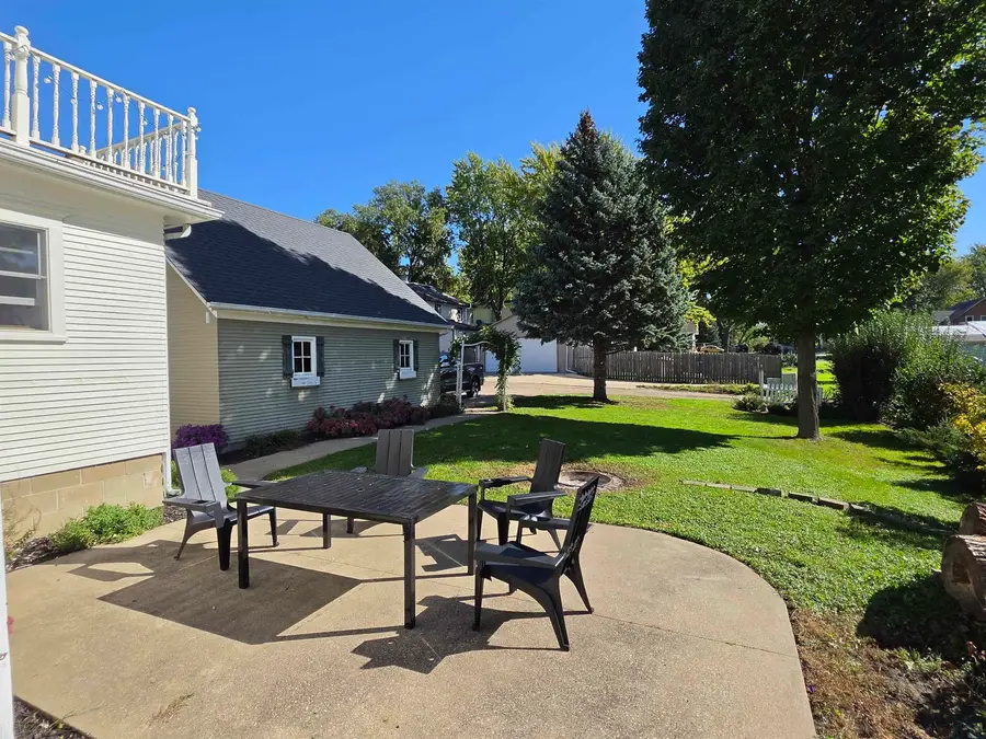 518 S Main Ave, Sioux Center, IA 51250 - #3