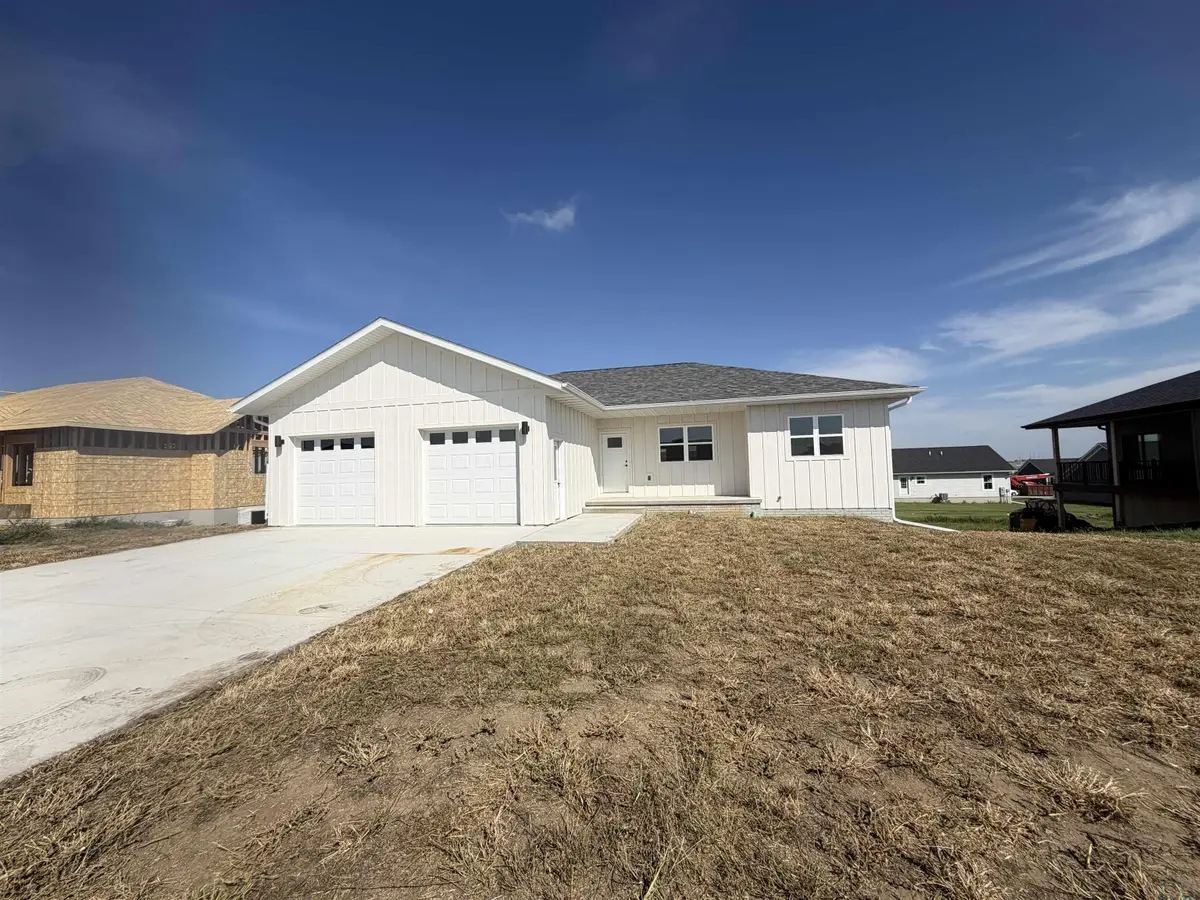 984 15th Cir NE, Sioux Center, IA 51250 - #1