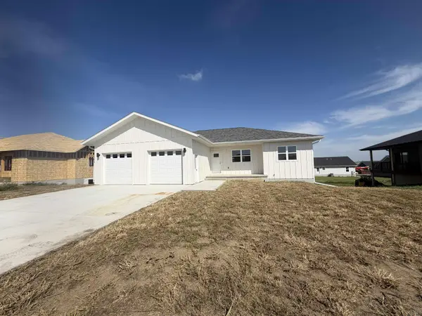 984 15th Cir NE, Sioux Center, IA 51250