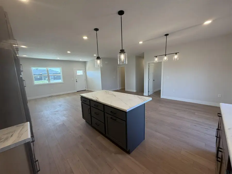 984 15th Cir NE, Sioux Center, IA 51250 - #2