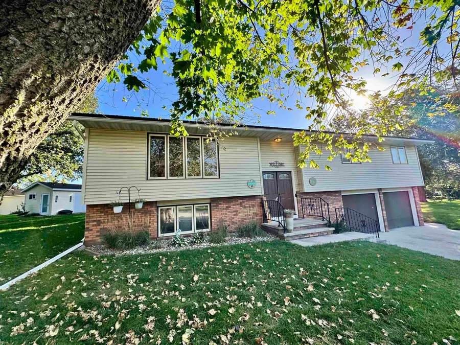 401 ZUIDER ZEE CT SE, Orange City, IA 51041 - #3