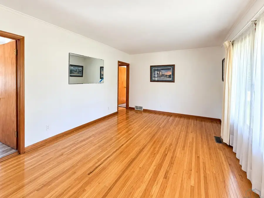 4054 CAPITOL ST, Sioux City, IA 51108 - #3