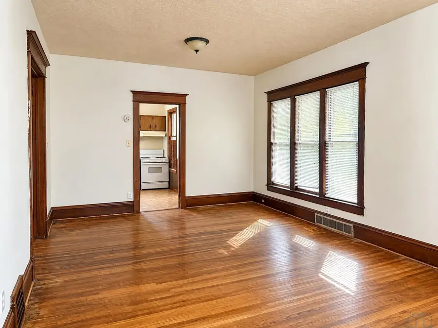 1110 OAK ST, Sioux City, IA 51105 - #2