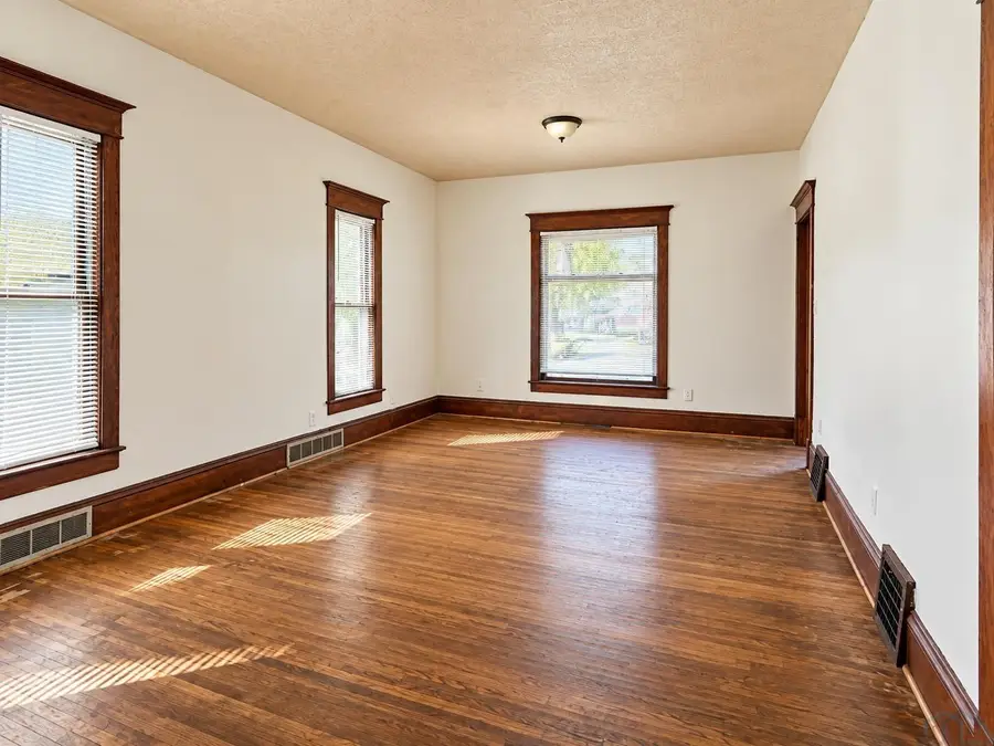 1110 OAK ST, Sioux City, IA 51105 - #3