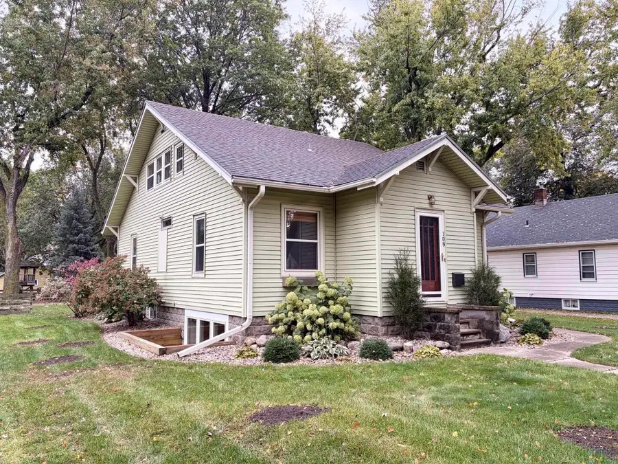 108 3rd Ave NE, Sioux Center, IA 51250 - #3