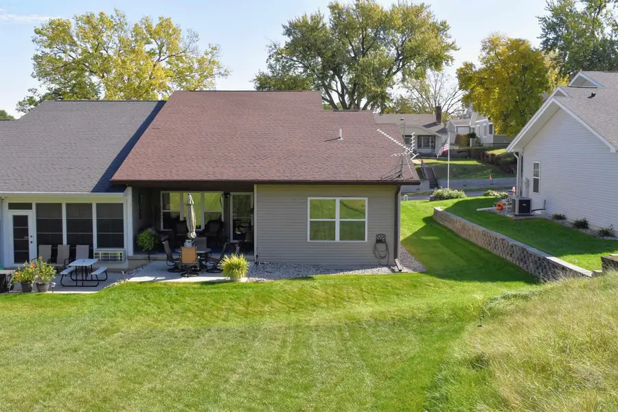 1711 S Saint Aubin St, Sioux City, IA 51106 - #2