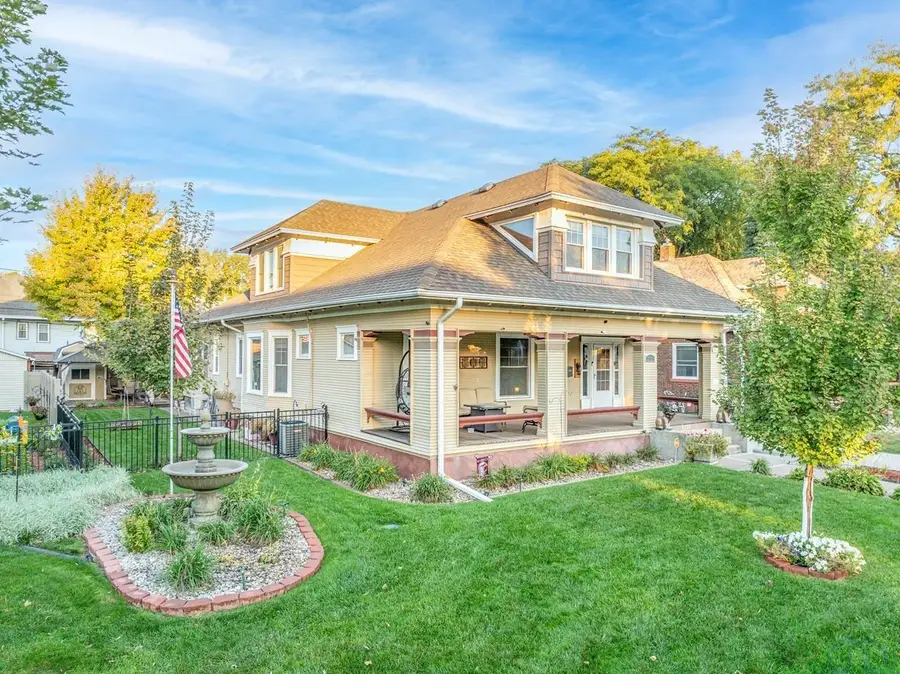 2131 Summit Street, Sioux City, IA 51104 - #2