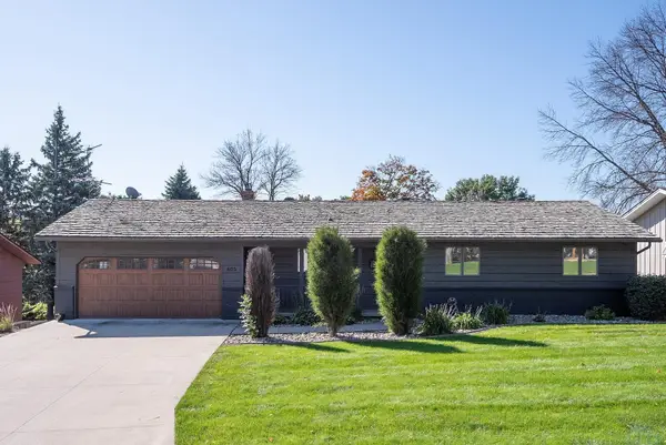 605 AMSTERDAM DR SE, Orange City, IA 51041