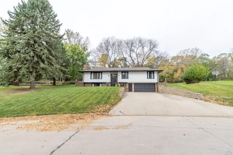 4321 Manor Circle, Sioux City, IA 51104 - #2