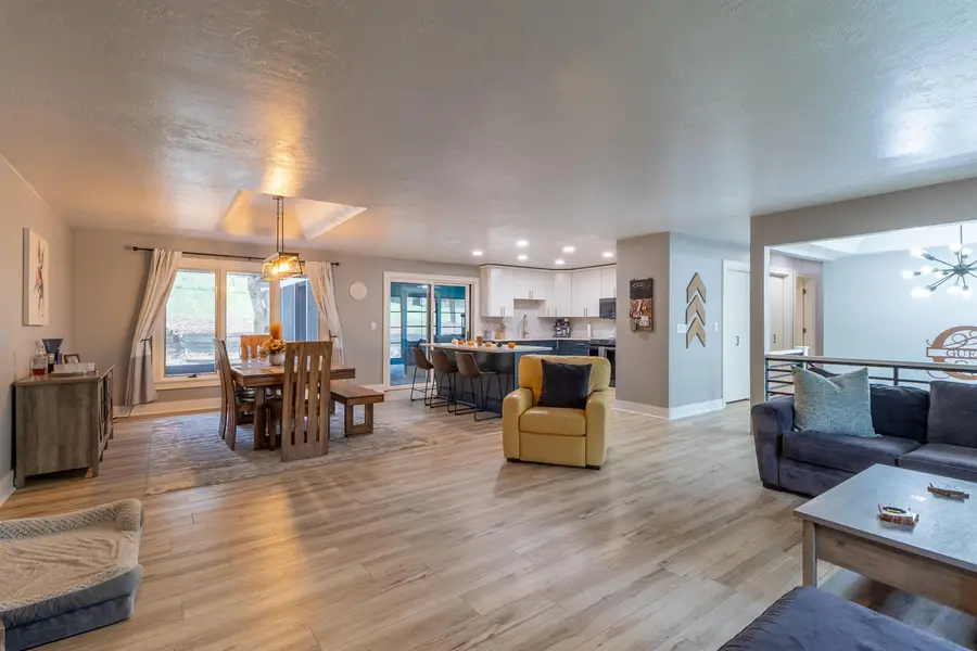 4321 Manor Circle, Sioux City, IA 51104 - #3