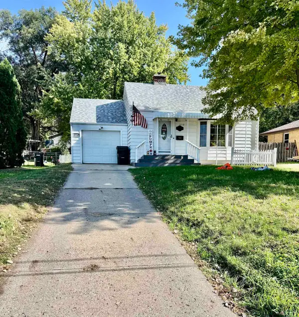 3710 GRANDVIEW BLVD, Sioux City, IA 51104