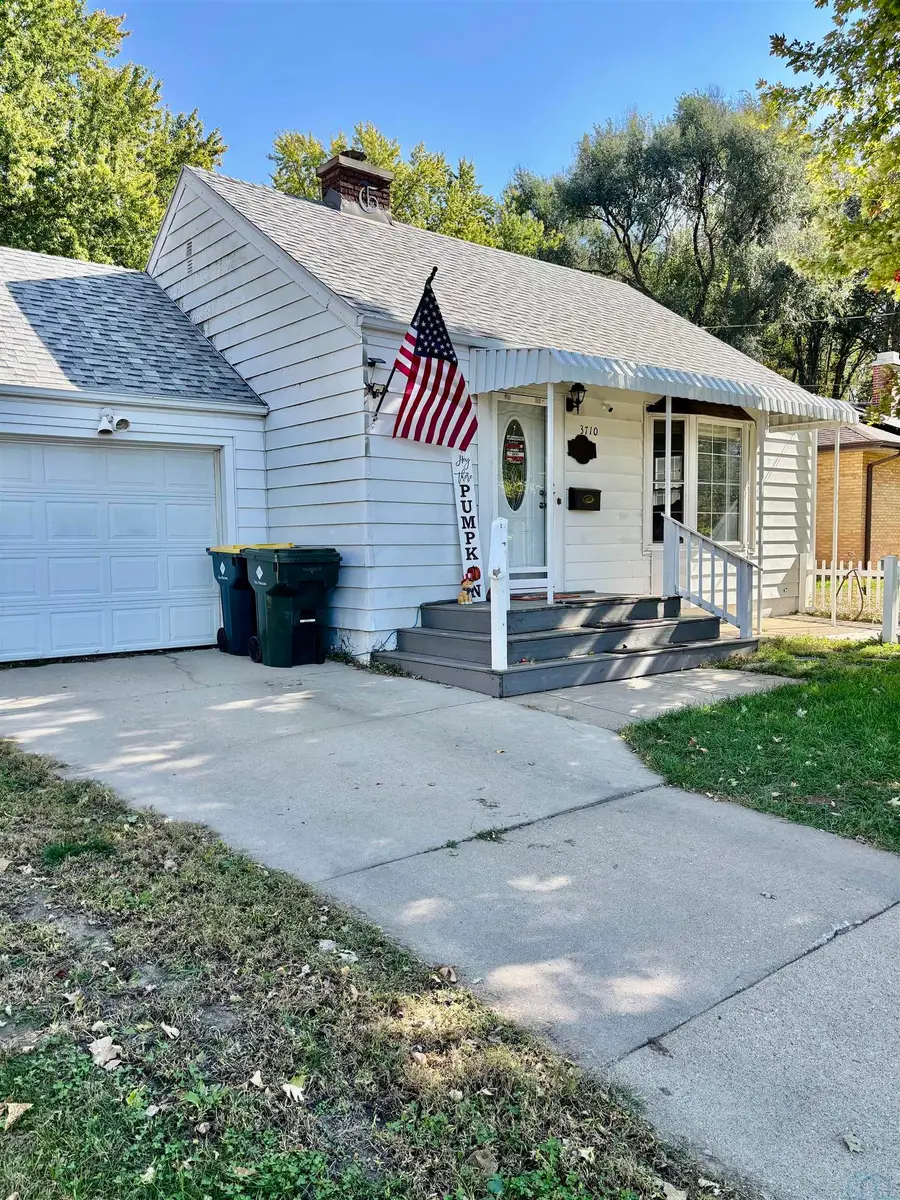 3710 GRANDVIEW BLVD, Sioux City, IA 51104 - #2