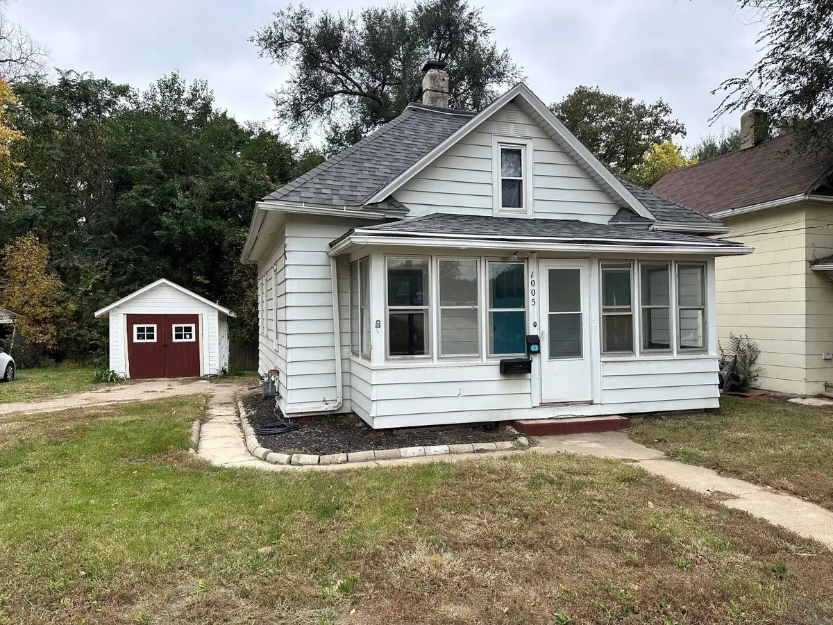 1005 S FAIRMOUNT ST, Sioux City, IA 51106 - #1