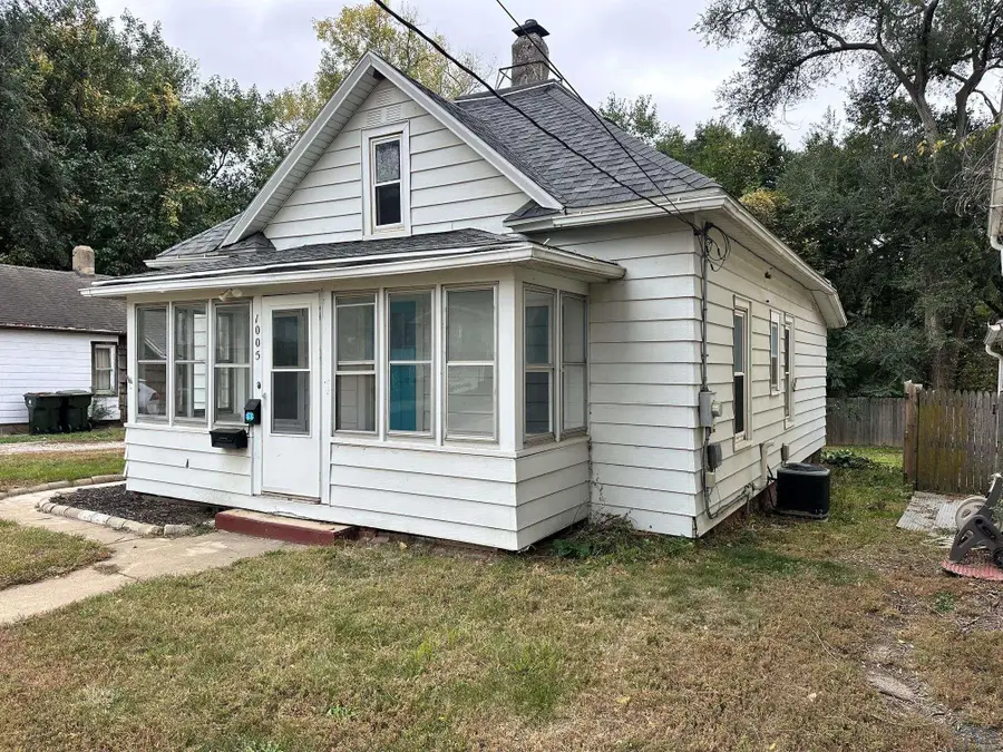 1005 S FAIRMOUNT ST, Sioux City, IA 51106 - #2